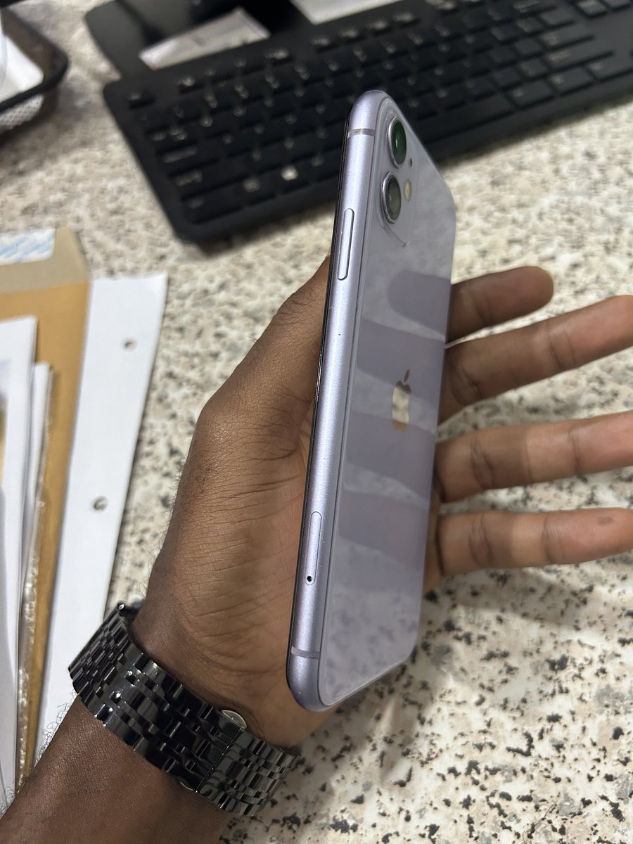 RexxMayo's tweet image. iPhone 11 64 gb very neat....falaaaa 
Dm let&apos;s talk 🙂