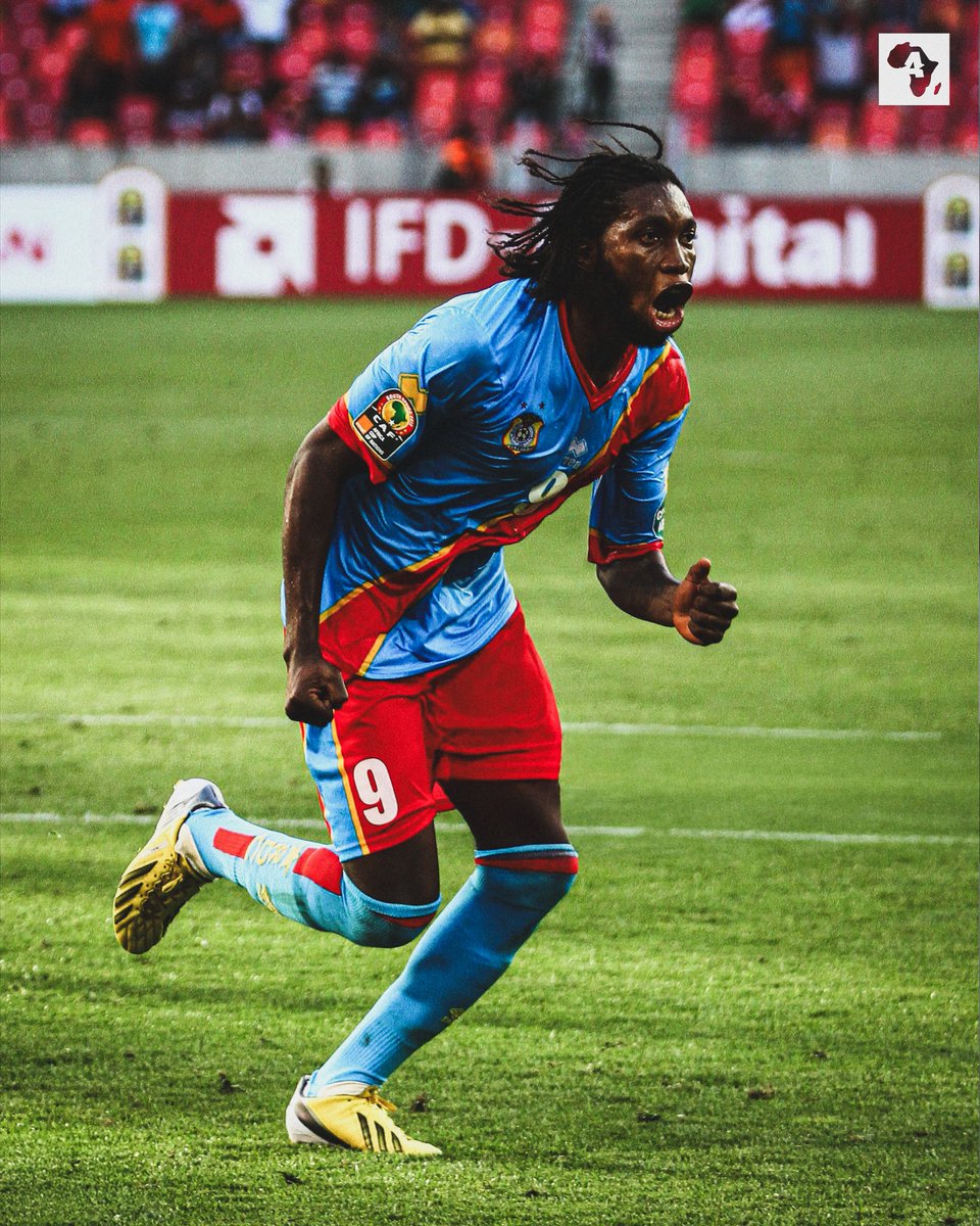 🚨 OFFICIEL : Dieumerci Mbokani (39 ans) a annoncé ce mois-ci, qu’il prenait 𝗦𝗔 𝗥𝗘𝗧𝗥𝗔𝗜𝗧𝗘 de footballeur ! 🇨🇩🫶🏿

527 matchs. ✅ 
230 buts — 80 passes décisives. ⚽️🎯
11 trophées. 🏆