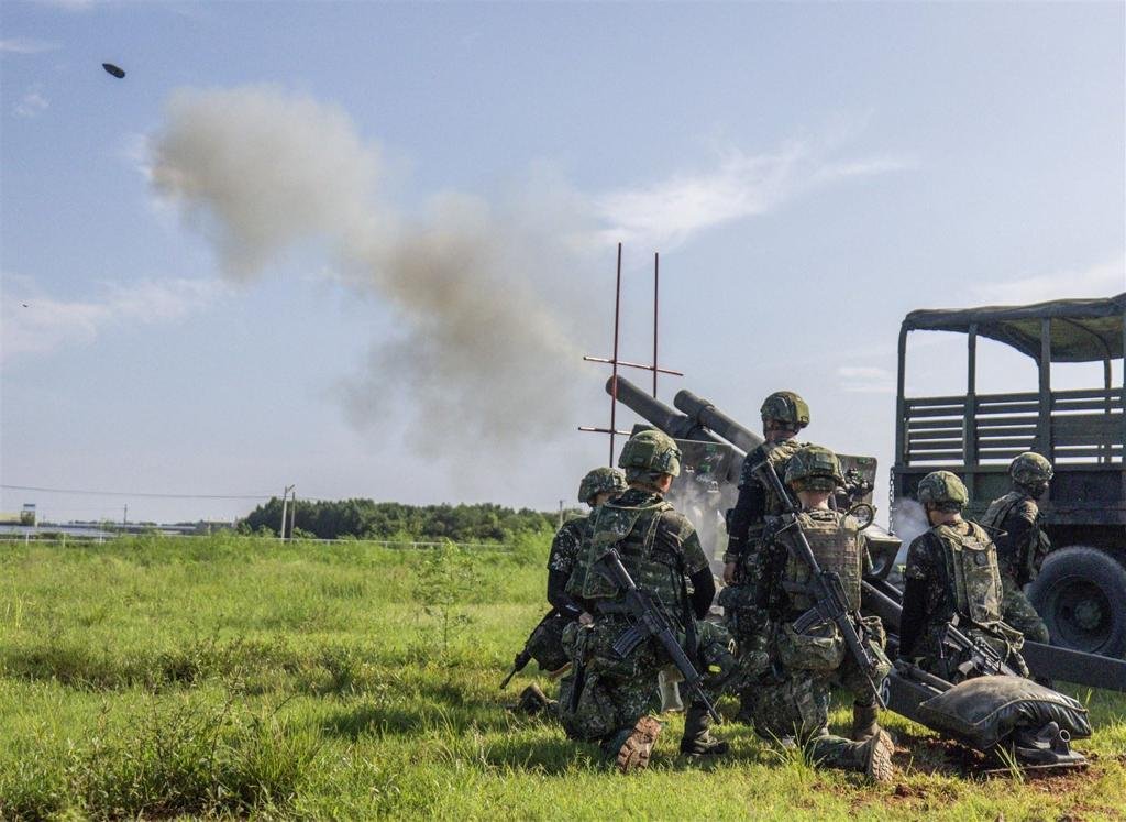 TaiwansDefense's tweet image. The 🇹🇼Republic of China Army 333rd Mechanized Infantry Brigade Artillery Battalion completed combat readiness assessments.
(Youth Daily News)