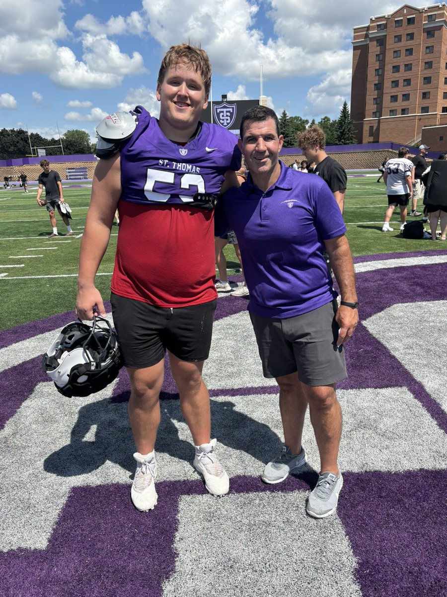 ZachPoole70's tweet image. Man I had a blast @UST_Football today! Thanks for all the help @AaronHaigler. Roll Tommies!!🟣⚪️
@Coach_Caruso @lukeebbesmeyer @jay_macintyre11 @jonstonmac @CoachSilkowski @RailersFootball @1PerformanceLab @AustinCurtis24 @DeepDishFB @EDGYTIM @toby_lux @sixstarfootball
