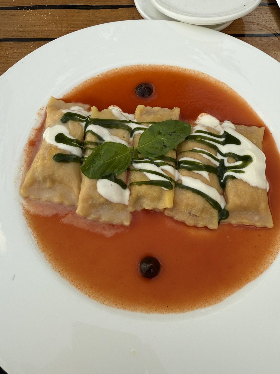CodyRoarkNFL's tweet image. 🤌 second to last night in Italy. Going to miss the food so much!