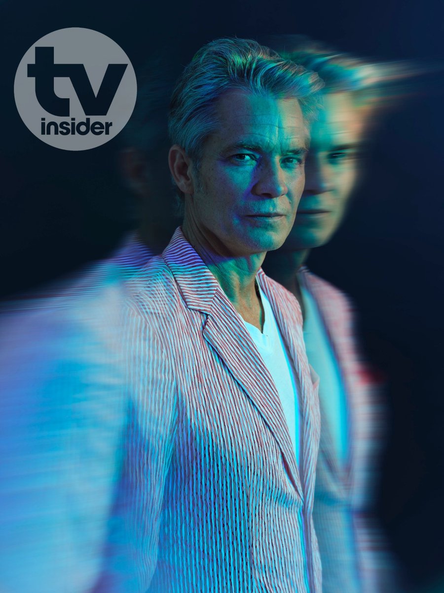 timolyphantorg's tweet image. 📸 by Maarten de Boer (SDCC Portraits, TV Insider)