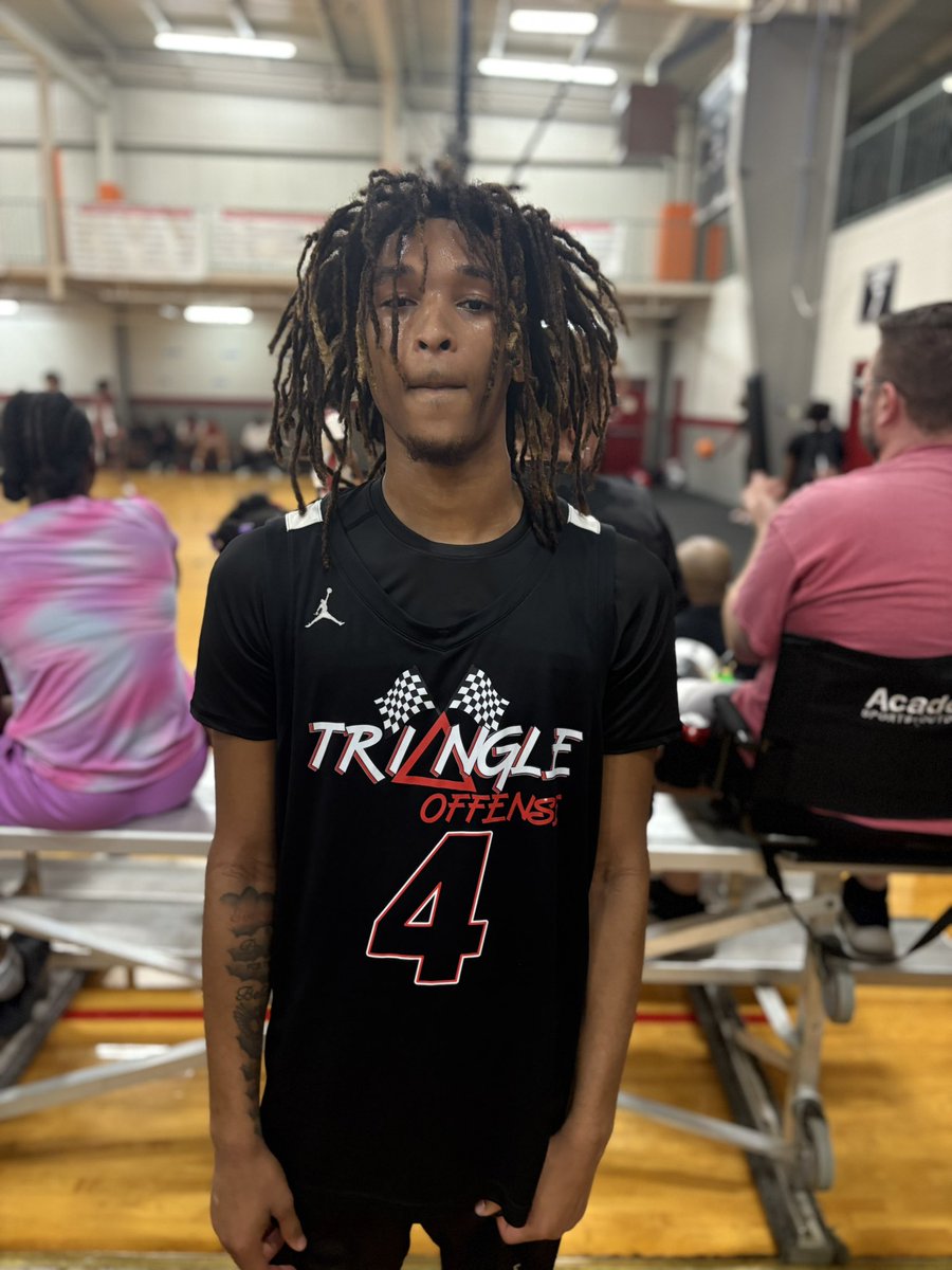 Kamari Brown 6’0 G 2026 Triangle Offense Elite. 

Brought good energy for this group the last 2 days at the guard spot. Physical, in your face, aggressive and does a good job getting his teammates involved, a big sr szn should be loading if he stays locked in.