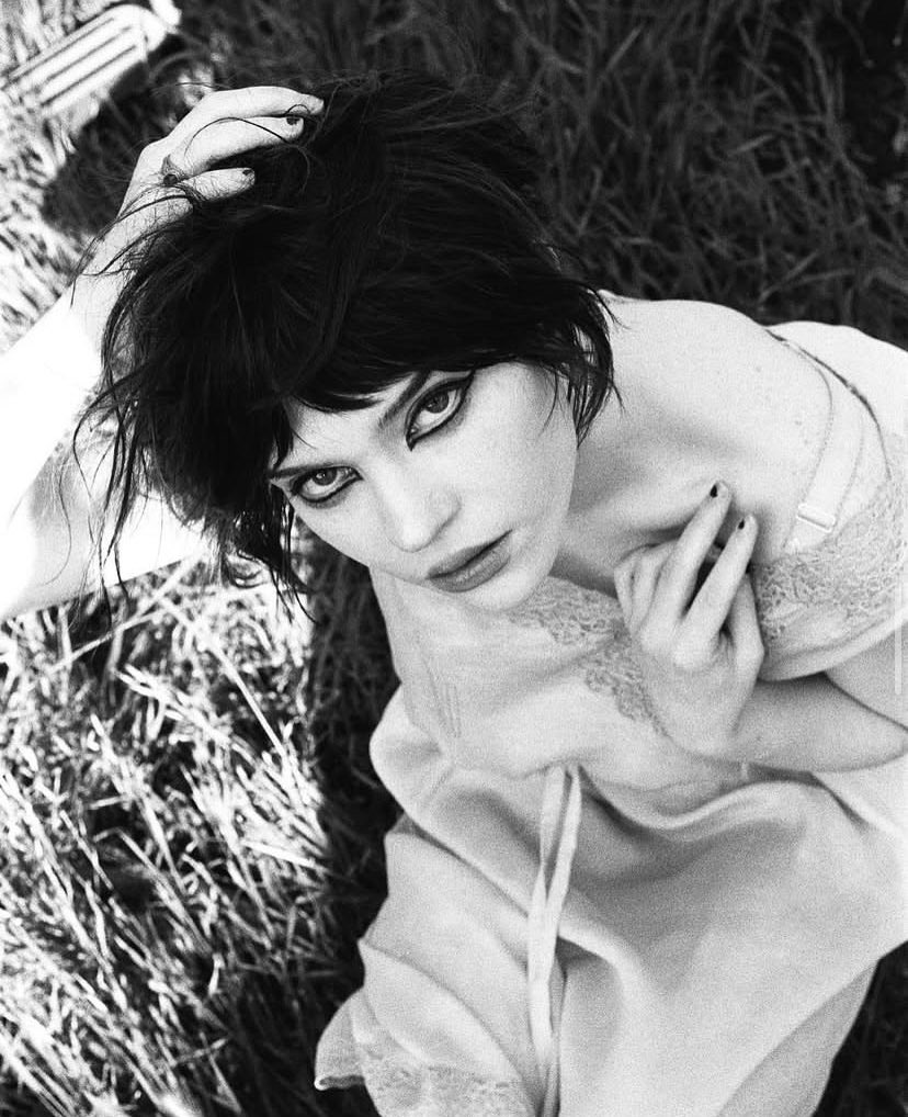soapyfiles's tweet image. sophie thatcher photographed by her sister emma thatcher