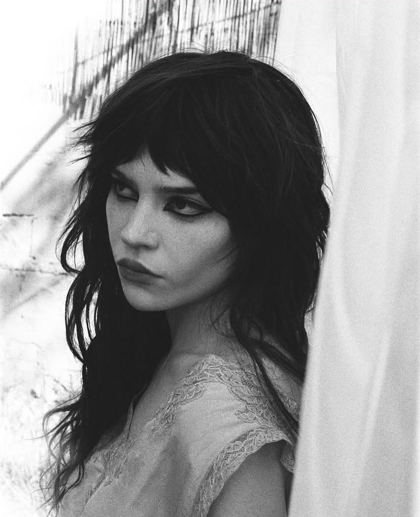 soapyfiles's tweet image. sophie thatcher photographed by her sister emma thatcher