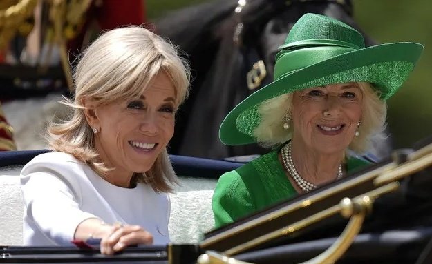 2Halumi's tweet image. Visite en Angleterre !
Même photo !!
L'une de la presse anglaise
L'autre de la presse française....
Que remarquez vous 🤣😂🤣😂