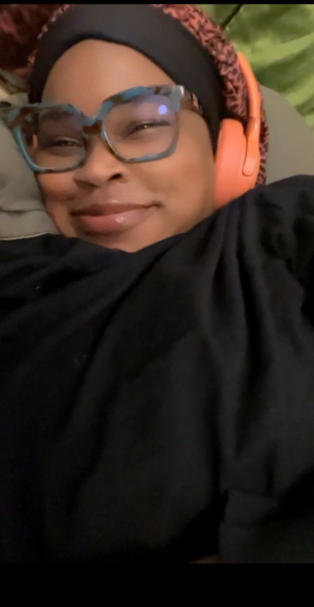 OmgSheSlays's tweet image. Me, in bed lookin like a baked potato on a Friday night bein an iPad kid causing mayhem and chaos while rubbing my feets together not answering anyone’s calls or text at peace and happy AF ✨