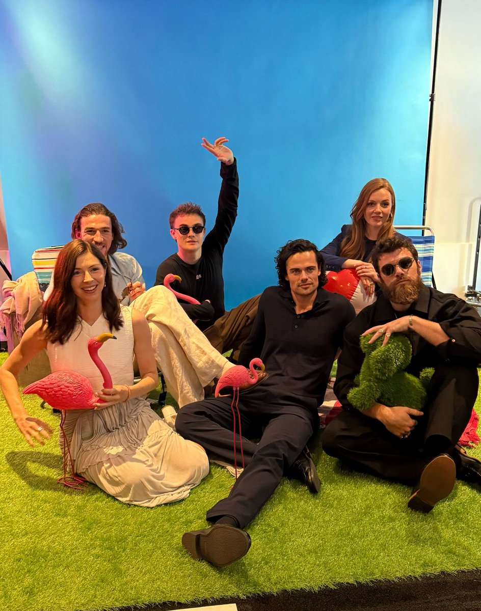 #Outlander: #BloodOfMyBlood gang taking their turn in our photo studio! 📸🦩