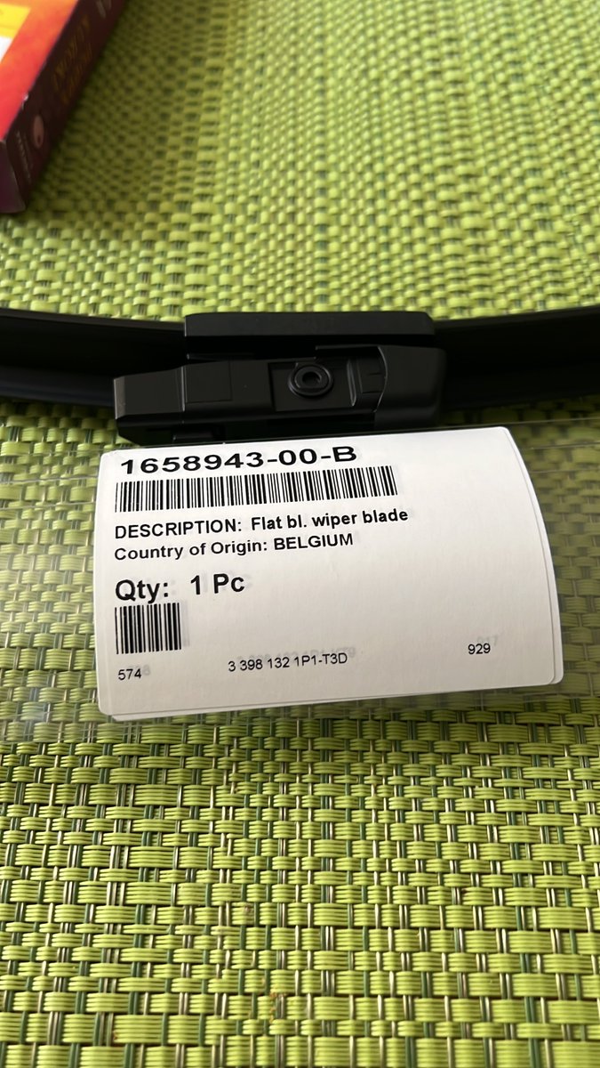 RodolfoYoshii's tweet image. I’m surprised that this windshield wiper for a Model Y was made in Belgium and not in China.