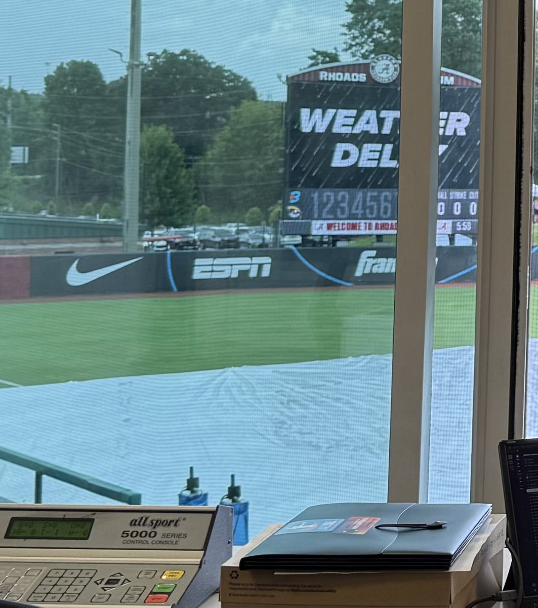 MediaMays's tweet image. We are currently in a weather delay here in Tuscaloosa, Alabama. Hopefully not a long one.