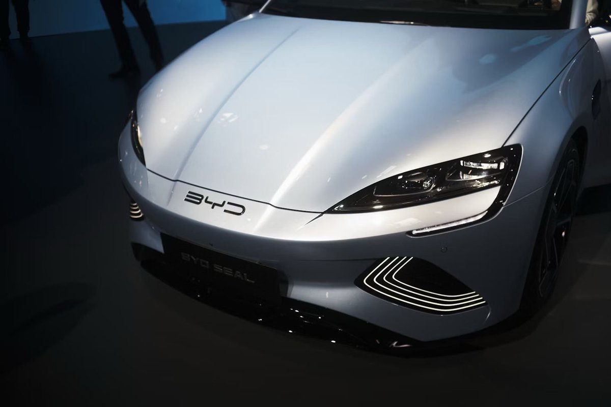 jmatuk's tweet image. En México la confianza por las marcas de coches chinos subió un 10% en la primera mitad del 2025, en comparación con la de 2024. Las marcas están mejorando su servicio postventa con refacciones disponibles. El 54% de los dueños de un auto chino volvería a elegir una marca china.