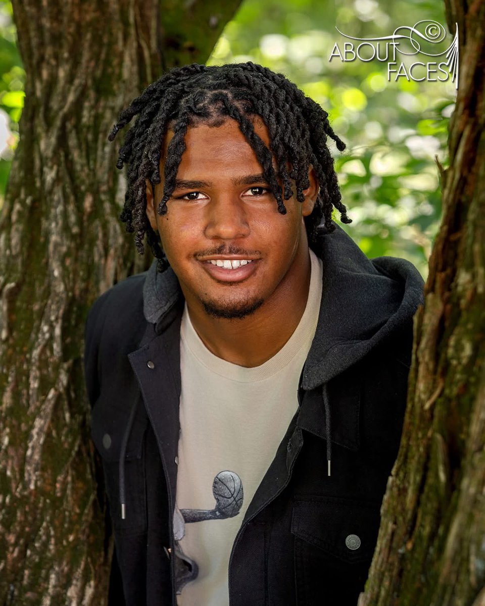 drliz1981's tweet image. I canβt believe weβre already hereβ¦ senior year! Watching @DericWashingto7 grow into the young man he is today has been such a blessing. His strength, kindness, and confidence shine through in every photo and I couldnβt be more proud of him as he gets ready to take on the world!