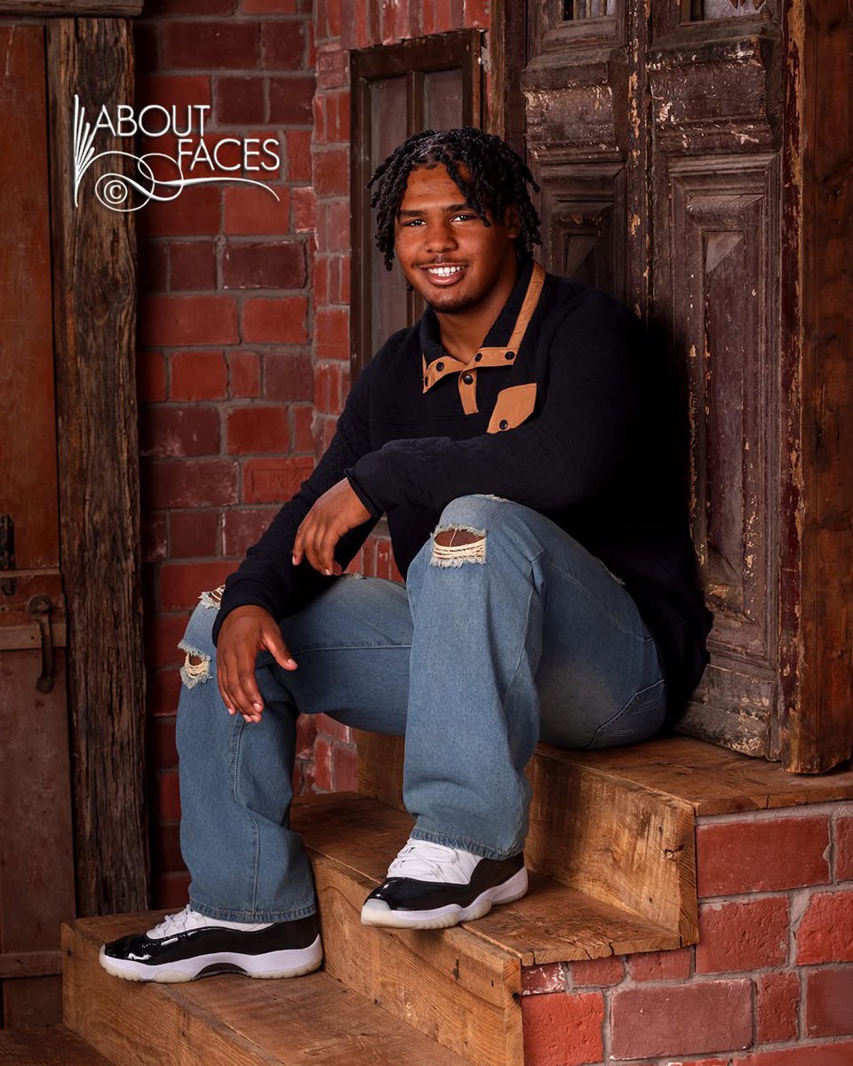 drliz1981's tweet image. I canβt believe weβre already hereβ¦ senior year! Watching @DericWashingto7 grow into the young man he is today has been such a blessing. His strength, kindness, and confidence shine through in every photo and I couldnβt be more proud of him as he gets ready to take on the world!