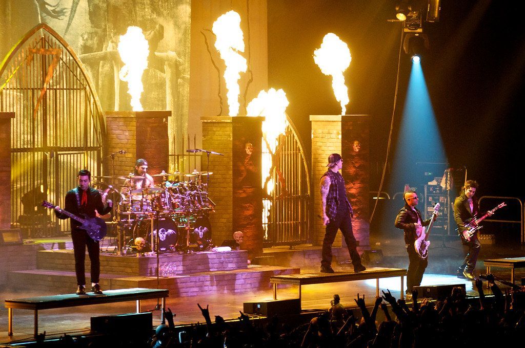 STCONightmares's tweet image. Sevenfold performing onstage with Mike Portnoy at the Le Zénith in Paris, France on the Nightmare European Tour - 14th November 2010
📷: Guillaume Schmittlin