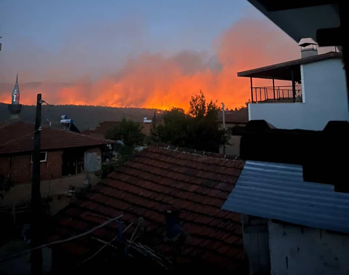 usakanlik's tweet photo. Ketenlik köyüne bağlı Horzumlar ve Tekeli mahalleleri ile Erice köyü de tahliye edildi. https://t.co/g1GiRZ5r1T