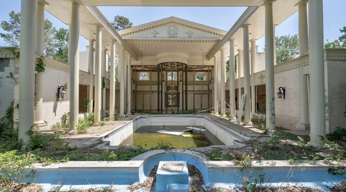 Jen3nfer's tweet image. I went down a rabbit-hole looking at pictures of old abandoned mansions and buildings in my city on the outskirts and suburbs. Some used to be owned by drug cartel lords that were seized, supposedly ‘haunted’ and others like the Palace of Golden Orbs (a Taoist temple) were never…