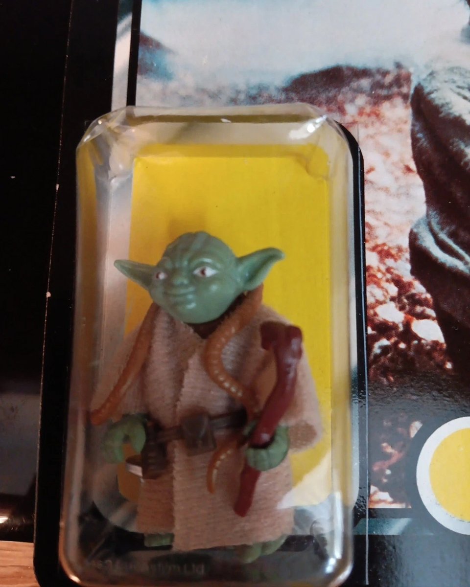 PadawanCollects's tweet image. Yoda was released in 1981 on the second wave of the 32 Back Empire Strikes Back cards. It was not released in 1980 on the first wave in order not to spoil what Yoda looked like to people who hadn’t seen the movie. Shown: 1983 Palitoy 70B Back
#actionfigures