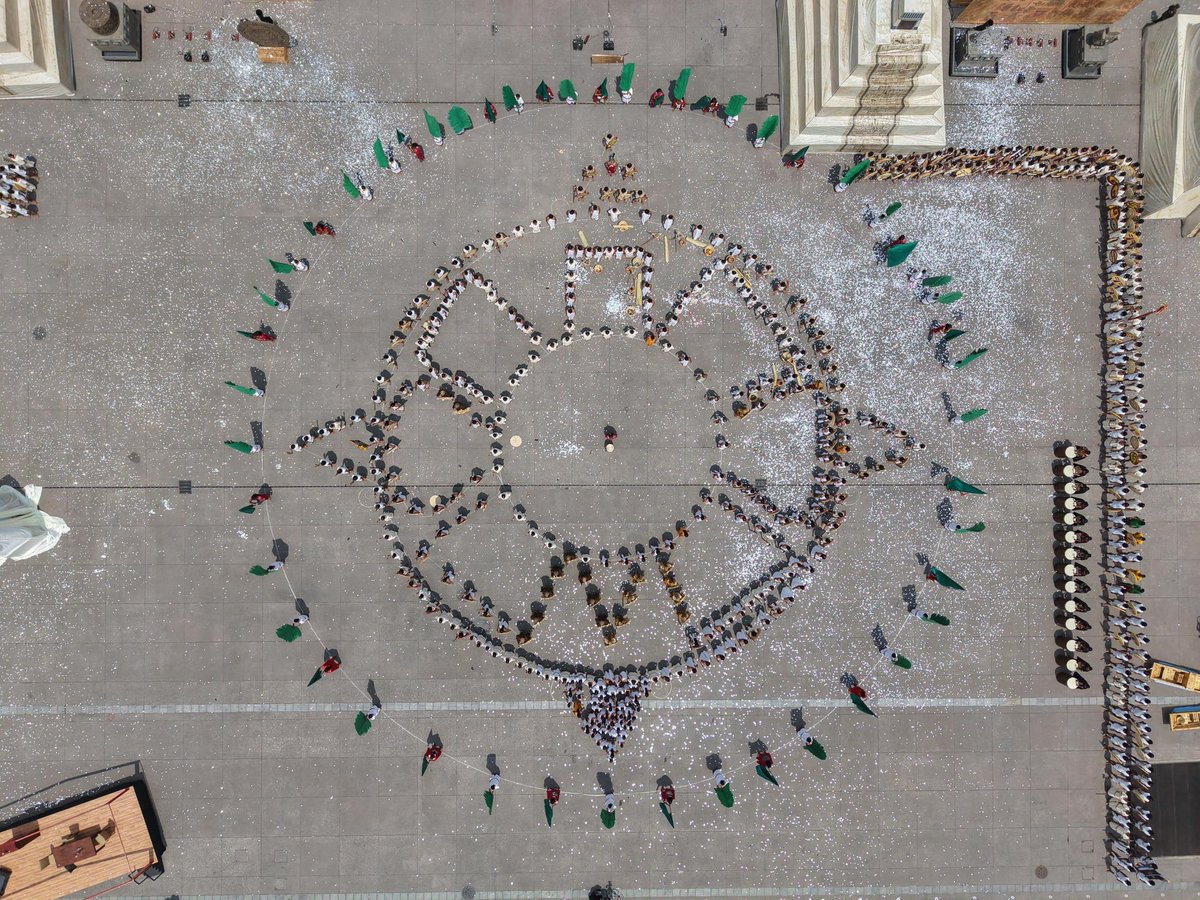 ccurieldeicaza's tweet image. Hace 700 años nació #MéxicoTenochtitlan, centro político, cultural y ceremonial de una de las civilizaciones más poderosas del mundo. Hoy, desde el Zócalo, junto a la presidenta @Claudiashein, conmemoramos la fuerza de ese origen y reivindicamos su legado, presente en la…