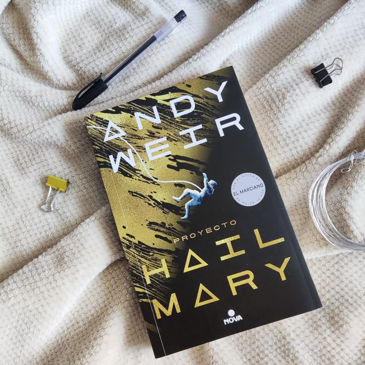GloriousGod01's tweet image. How can i get this book please?
Title: Hail Mary.
Author: Andy Weir.