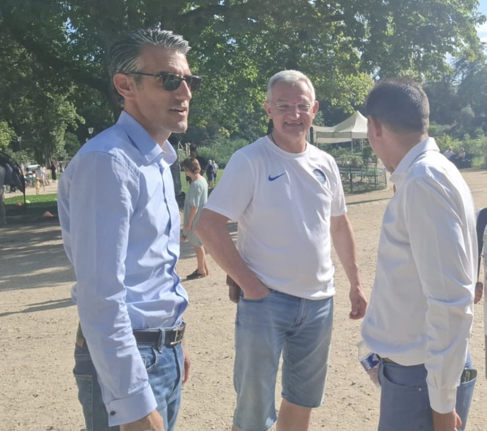 Ali Oubaali (@ali_oubaali) on Twitter photo 🇫🇷✨ Un bel esprit olympique en héritage dans le 16e arrondissement !
Plaisir d’accompagner le maire <a href="/Jeremy_Redler/">Jérémy Redler</a> à la rencontre des familles et des jeunes lors des Jeux du 16, organisés avec l’<a href="/OMS16e/">OMS16Paris</a> et la mobilisation de nombreuses associations sportives.
🎯 Des animations 🇫🇷✨ Un bel esprit olympique en héritage dans le 16e arrondissement !
Plaisir d’accompagner le maire <a href="/Jeremy_Redler/">Jérémy Redler</a> à la rencontre des familles et des jeunes lors des Jeux du 16, organisés avec l’<a href="/OMS16e/">OMS16Paris</a> et la mobilisation de nombreuses associations sportives.
🎯 Des animations