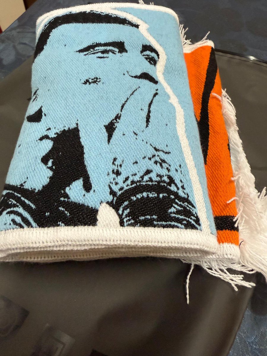 Alberto45245478's tweet image. MUCHAS GRACIAS @TQHTPodcast @PiedrasMarcos @celtangana_ 
Una alegría recibir la bufanda del EUROCELTA .
Una presentación que me sorprendió a vuestro nivel que también forman un EQUIPO EUROPEO. Desde Muchamiel en Alicante, muchas gracias por vuestro trabajo .