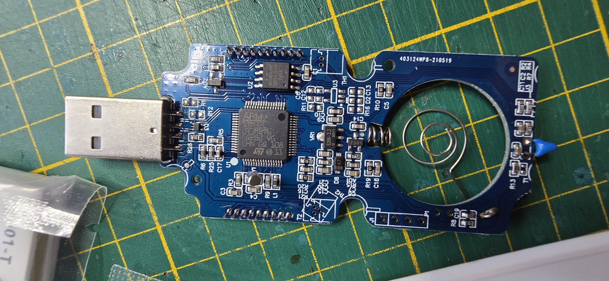 atc1441's tweet image. Teardown of an random LCD Temperature Logger which is used to export the history data a PDF CSV or TXT
Powered by just an CR2450 and claim of 1 year lifetime
s.click.aliexpress.com/e/_onjSQYR
Inside we can find:
- NTC Temp Sensor
- STM32L073RBT6 ARM SoC
- SPI Flash 25Q64 1 MB
- Custom LCD