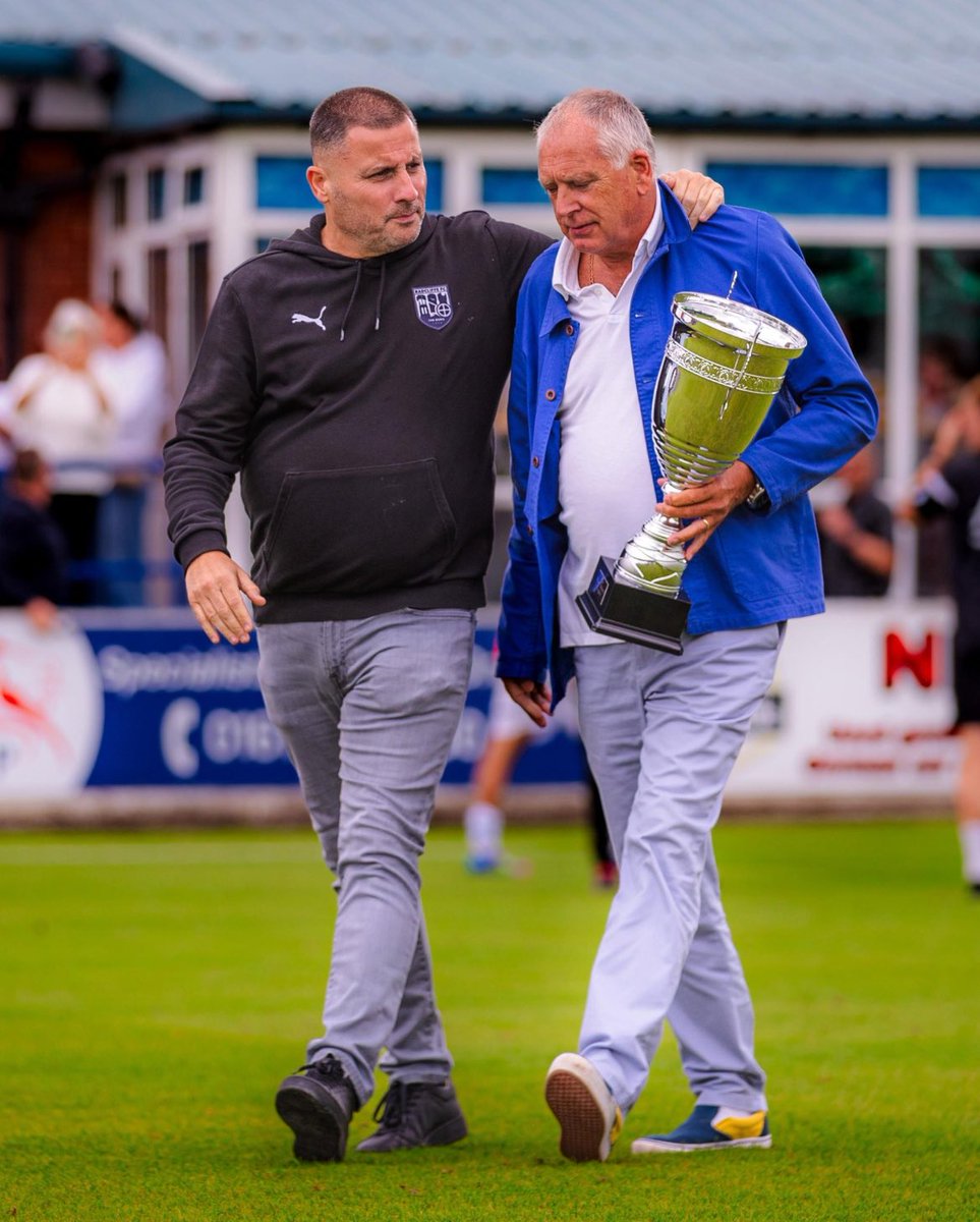 radcliffeboro's tweet image. We were pleased to welcome Mr and Mrs Hilton to the Neuven Stadium this afternoon, and Paul Hilton Senior presented Jordan Hulme with The Paul Hilton Trophy 🏆

It was great to have you with us 💙

#WeAreRadcliffe #UTB