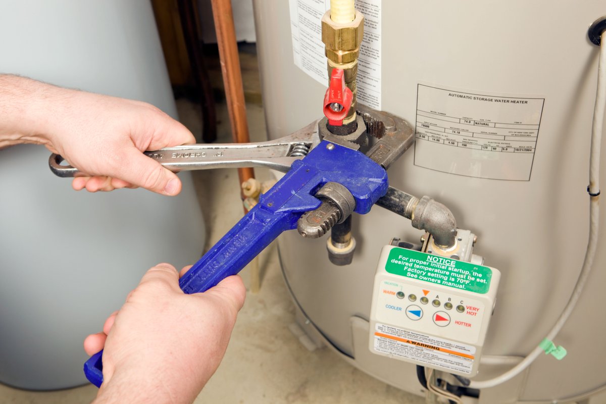 SMWesterly's tweet image. We know all too well the damage that a leaking water heater 💦can cause! Consider these preventative measures to keep it running smoothly and avoid costly water damage or repairs:  zurl.co/DQOn1 

#waterdamage #hometips #homerepairs