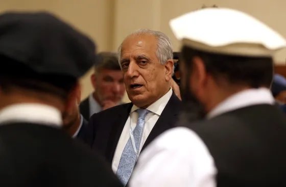 خلیلزاد ولې ډیورند او د عمران چیغې وهي؟
خلیلزاد په حقیقت کې په خپل رنګ کې کوټ شوی دی، او پاکستاني جنرالانو ورته خپل رنګ کوټ ورکړی دی. هغه غوښتل چې د افغانستان سردار او ویسرا شي، او د دې هېواد د طبیعي منابعو، په ځانګړي ډول کانونو او معادنو، د استخراج بشپړ واک او کنټرول ولري.

خو