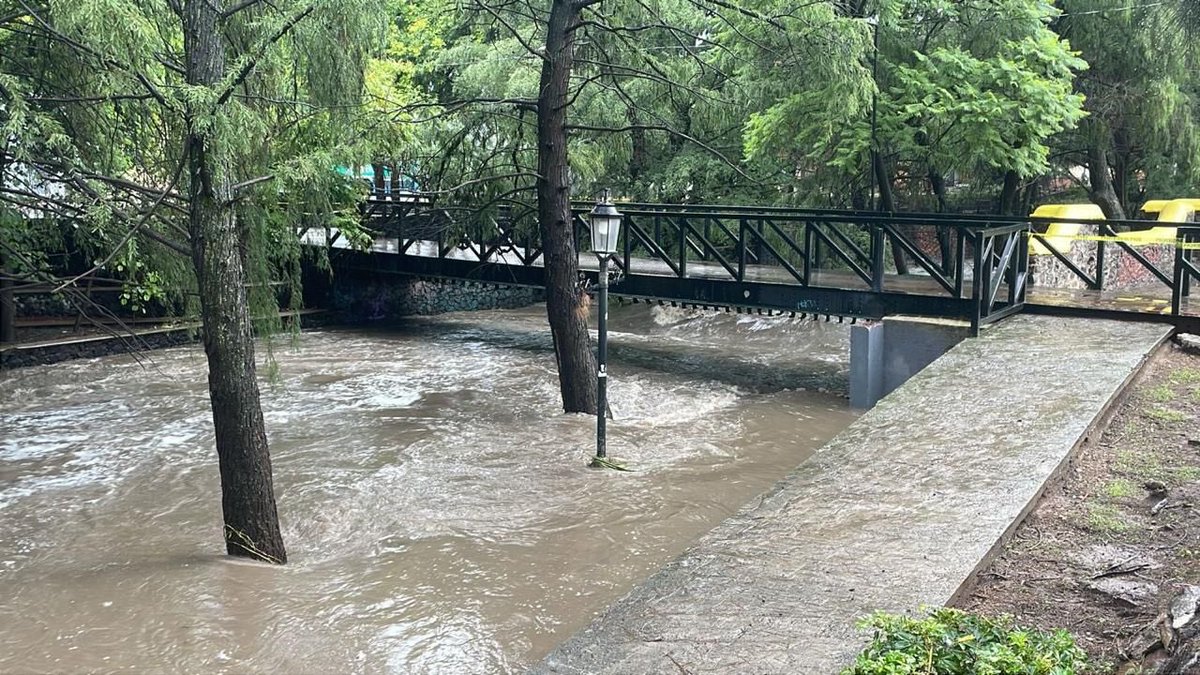 AlertaQro's tweet image. 🗺️👷🏻♂️Trabaja Protección Civil en la actualización de su Atlas de Riesgo.
⚠️🌧️El titular de Protección Civil estatal indicó que analizan implementar mecanismos de alertamiento temprano ante #lluvias intensas en el estado.
Más información⤵️
wp.me/p8iMZT-Xm4