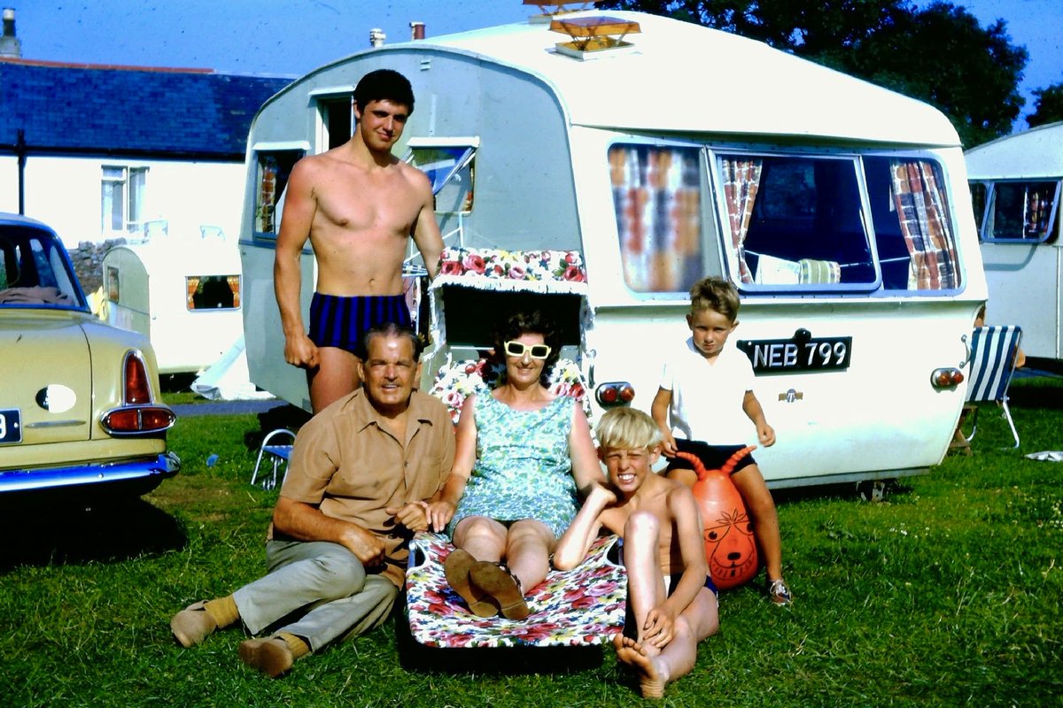 red_mutant_eyes's tweet image. How we used to roll: this entire family was able to sleep in this tiny caravan.