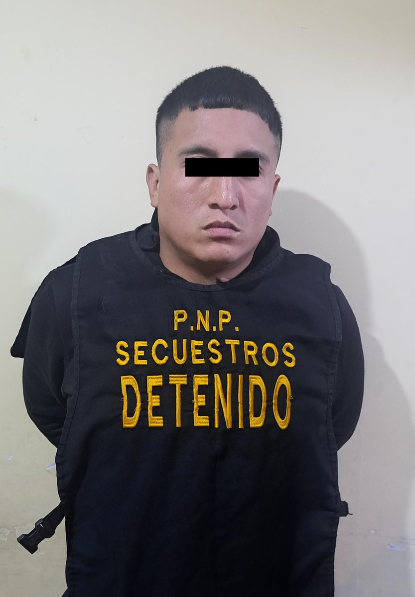 PoliciaPeru's tweet image. 🚨 ¡Capturan a alias “Cabezón”!
Efectivos de la Dirincri PNP intervinieron a un presunto integrante de la banda “Los Paisas del Sur”, acusado de tentativa de homicidio y extorsión a un mototaxista que se negó a pagar S/60 diarios. #PolicíasEnAcción