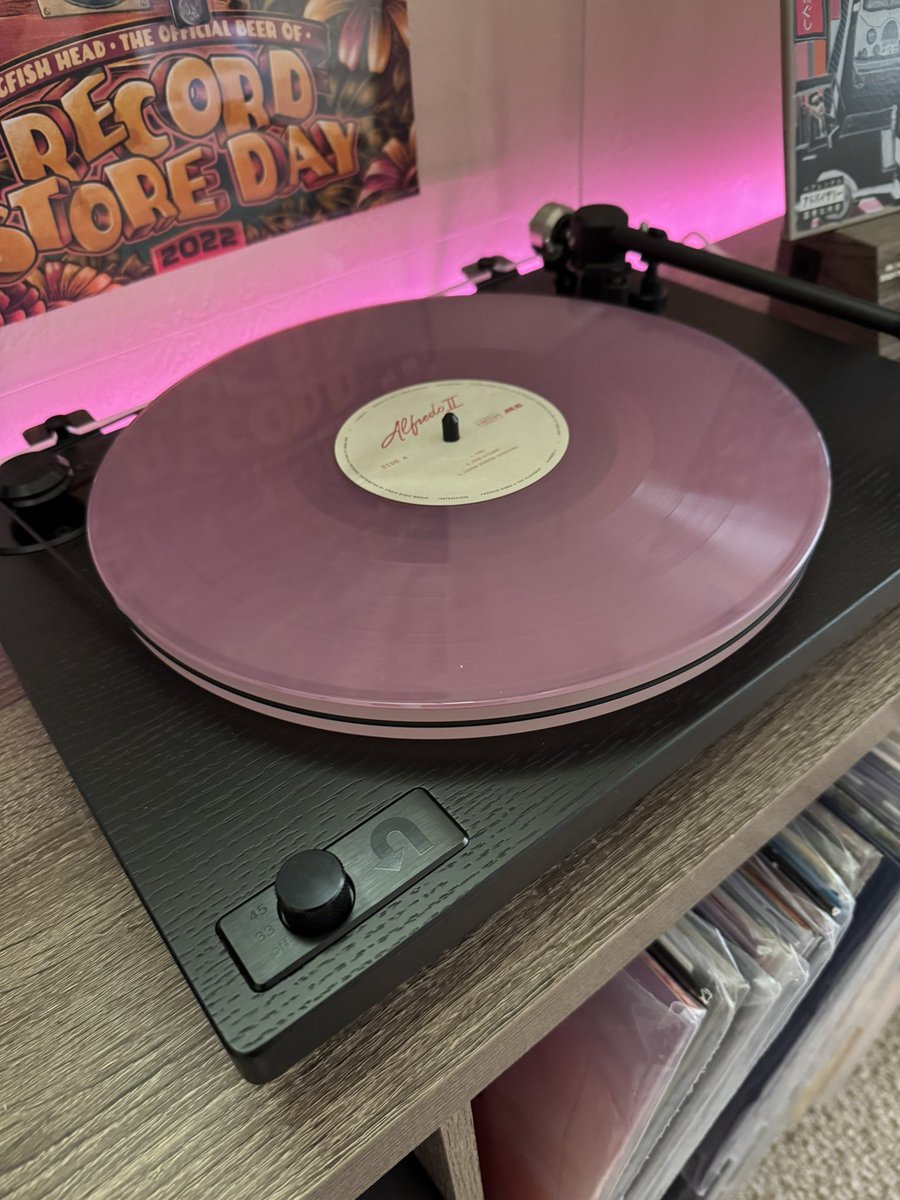 Stings_Records's tweet image. Now Spinning: Alfredo 2 by Freddie Gibbs x The Alchemist 🍝🍝🍝
@FreddieGibbs @Alchemist