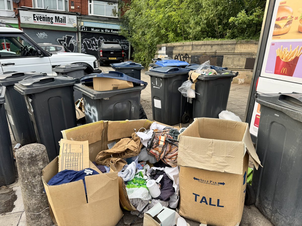 EddieCrouch's tweet image. Birmingham 2025 6 months into this bin strike #sortitout