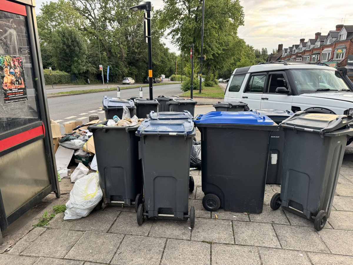 EddieCrouch's tweet image. Birmingham 2025 6 months into this bin strike #sortitout
