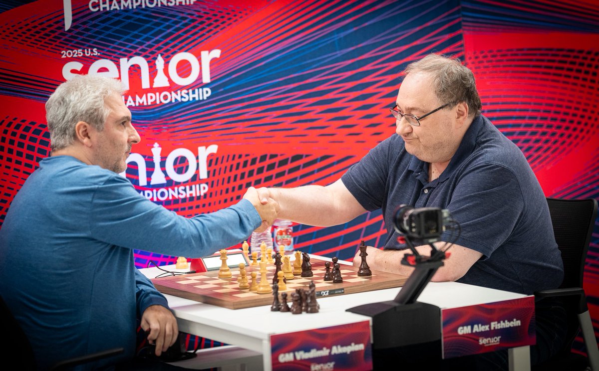 STLChessClub's tweet image. Check out these photos from yesterday’s playoff round!! #chess #USJuniorsChess #USSeniorsChess 📸 @lennartootes