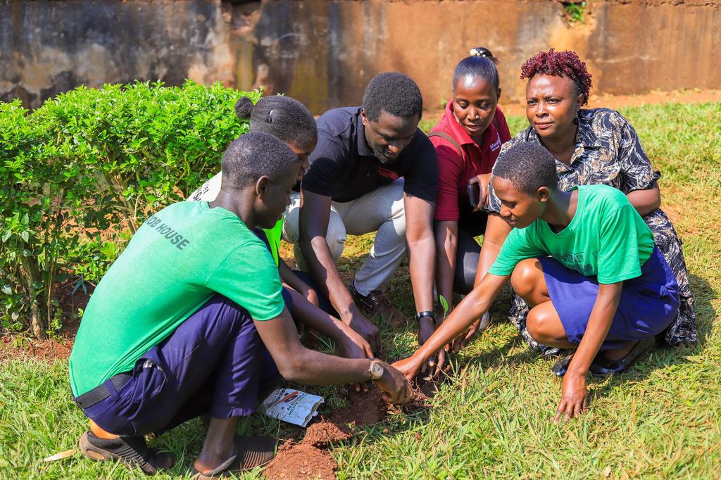 RotaractAcacia's tweet image. Environmental conservation is everyone's responsibility and one of the ways is tree planting which featured in our Budondo project today at St Stephen'sSSS. We engaged the young generation to be part of the drive to inspire and bring them on board as well.
