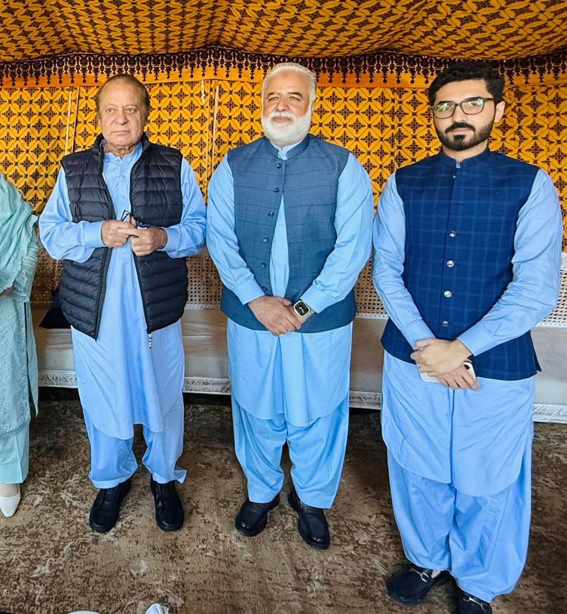 sami_lost2022's tweet image. قائد محترم میاں محمد نواز شریف صاحب کے ساتھ گلیات کے مقام پر کارکنان سے خوشگوار ملاقات۔