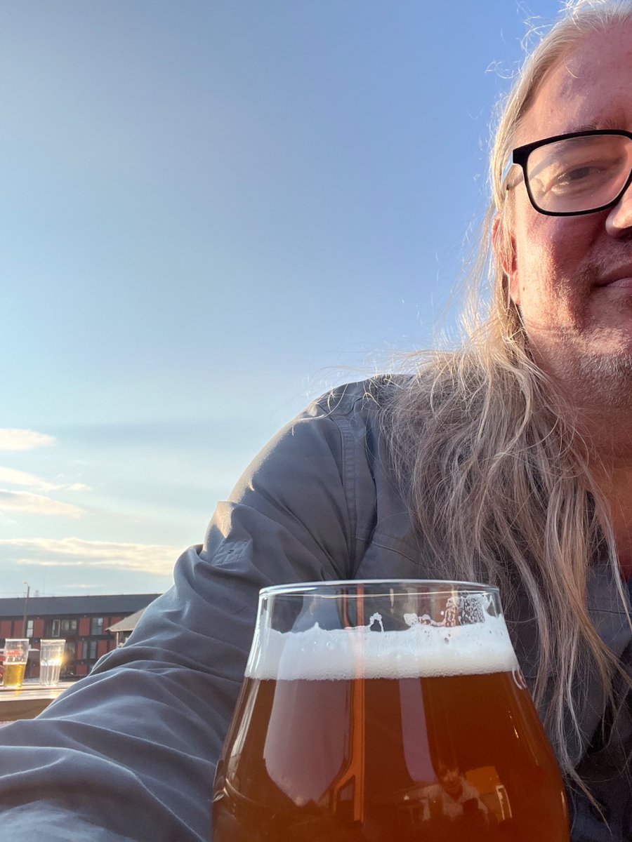 stephan_eckner's tweet image. Samstagabendbierchen auf 78° N