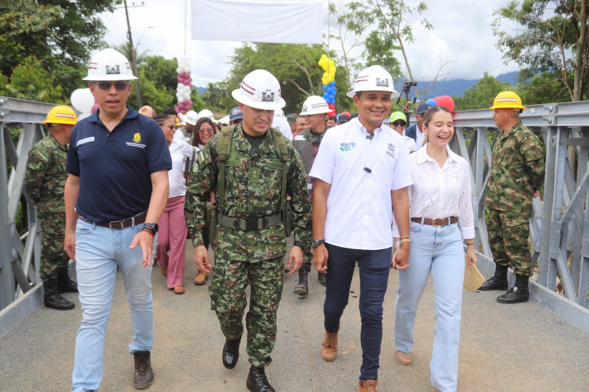 Ingenieros_EJC's tweet image. #EsNoticia | ¡Un puente militar que cambia vidas!
Hoy fue inaugurado en Tierralta, @GobCordoba_ un puente metálico modular tipo ACROW de 51,81 m, construido por nuestros #IngenierosMilitares del #BIOPE90, en articulación con autoridades locales.
✅ Con esta obra, más de 39.000…