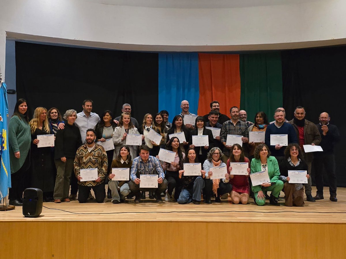 Canal4Esquel's tweet image. 32 nuevos Guías de Turismo en Esquel.
#guíasdeturismo
#turismochubut
#Esquel
#FormaciónTurística
canal4esquel.com.ar/32-nuevos-guia…