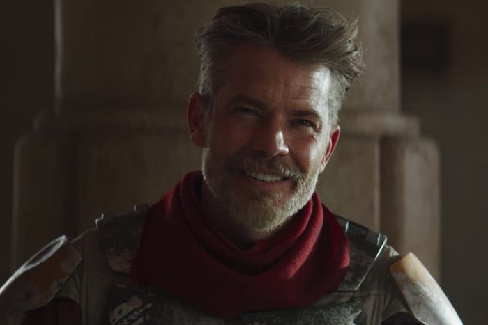 SWEmpire_'s tweet image. Timothy Olyphant laisse planer le doute lorsqu’un journaliste lui demande s’il reviendra en tant que Cobb Vanth :
« J’aime cette question. Je ne suis pas autorisé à en parler. » un possible retour dans le film The Mandalorian ? 👀
(via screenrant.com/star-wars-timo…)