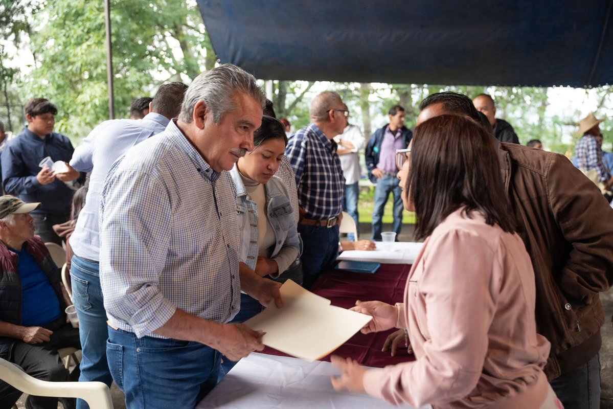 raulmoronO's tweet image. Por la unidad y la transformación de Michoacán, me reuní con presidentes municipales de la región y autoridades comunales en Tingambato.
Escuché las necesidades de su gente y ofrecí mi trabajo legislativo, así como acercamientos con el Gobierno Federal, para en conjunto…