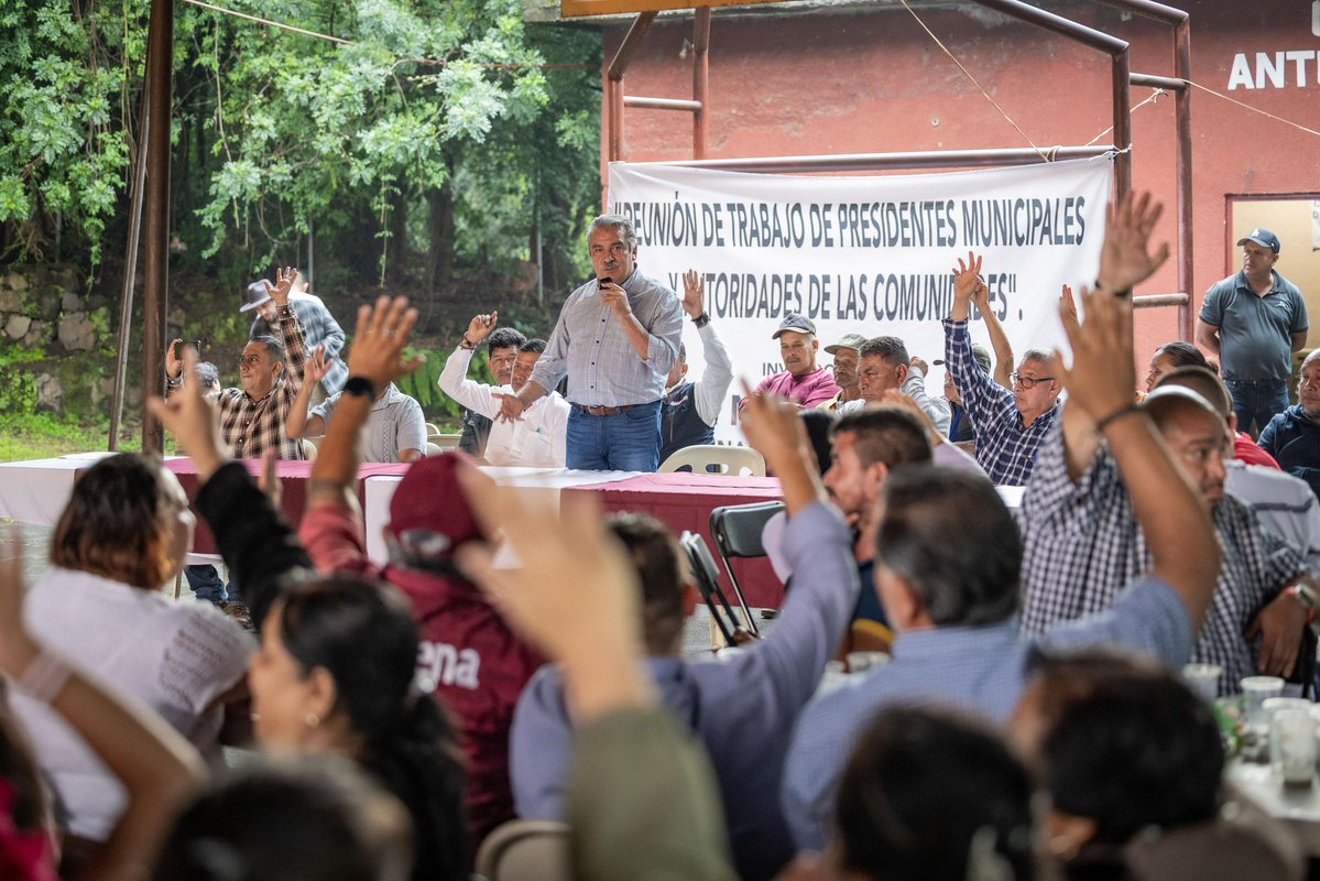 raulmoronO's tweet image. Por la unidad y la transformación de Michoacán, me reuní con presidentes municipales de la región y autoridades comunales en Tingambato.
Escuché las necesidades de su gente y ofrecí mi trabajo legislativo, así como acercamientos con el Gobierno Federal, para en conjunto…