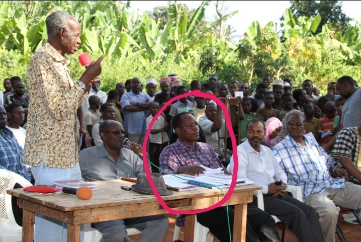 HopeQuotes__'s tweet image. Prof. Paramagamba Kabudi ni Msomi alieamua Kua CHAWA kwa Mtawala, Huyu Mzee anaelimu Nzuri Kabisaa ni Nguli wa Sheria, Huyu alitakiwa Kua Hazina ya TAIFA hili Kutusaidia Kuchambua Mikataba Mbali-Mbali...
ila Kwamakusudi ameamua Kua CHAWA na Akili kaweka TUMBONI inaumiza Sanaa..!