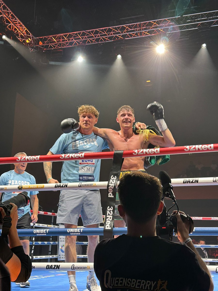Liam_Tully9's tweet image. Carl Fail claims the Midlands Area title via a brutal 8th round stoppage of Amir Abubaker. An impressive showing from the Northampton man who closed the show emphatically once the opportunity came. @TCounterpunch
#GarnerBellotti
#PierPressure