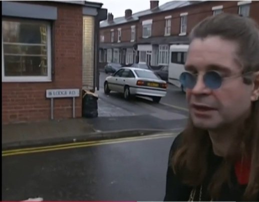 AndrewUllah's tweet image. Visited @OzzyOsbourne old house in Lodge Road Aston today. Ozzy loved going back there 🙏🏽#OzzyOsborne #LodgeRoadAston