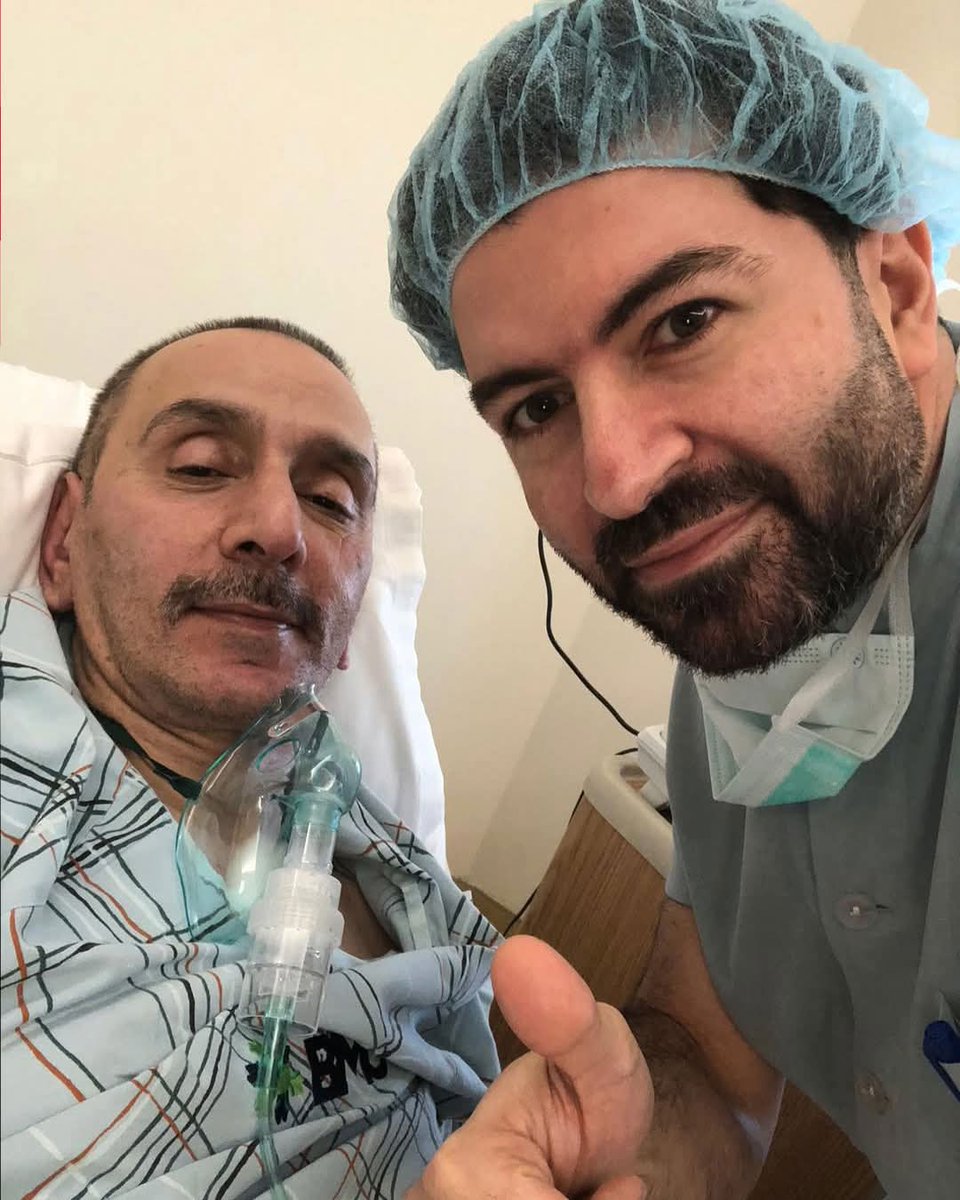 CatherineDaher's tweet image. نشر أحد الأطبّاء صورةً للفنان زياد الرحباني من داخل المستشفى، قد تكون الأخيرة له قبل رحيله، وهي أرّخت، ربما، الابتسامة الأخيرة للفنان الذي زرع ابتسامات على وجوه كثيرين #زياد_الرحباني