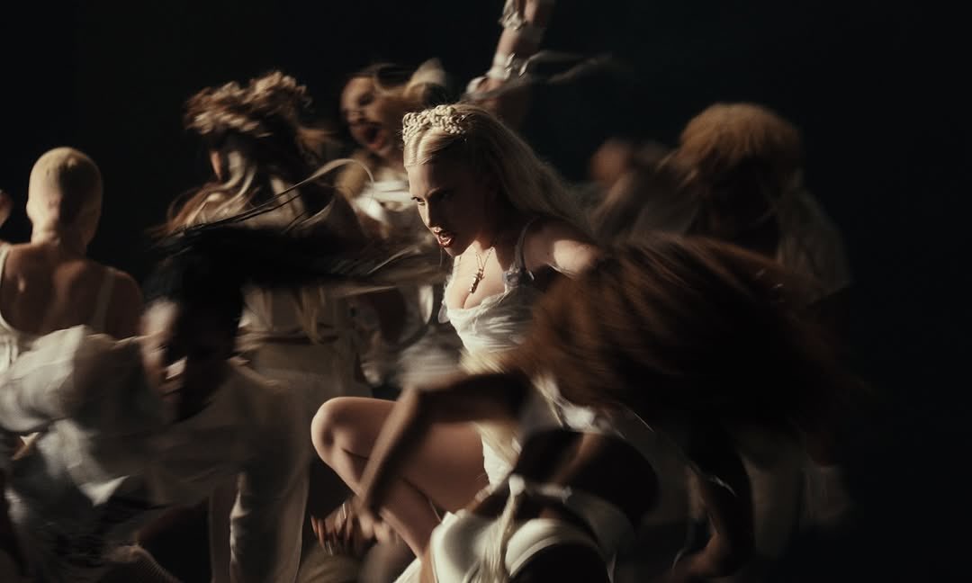 TaylorKsCalves's tweet image. The FIRST and ONLY female song released in 2025 to reach half a billion streams on Spotify