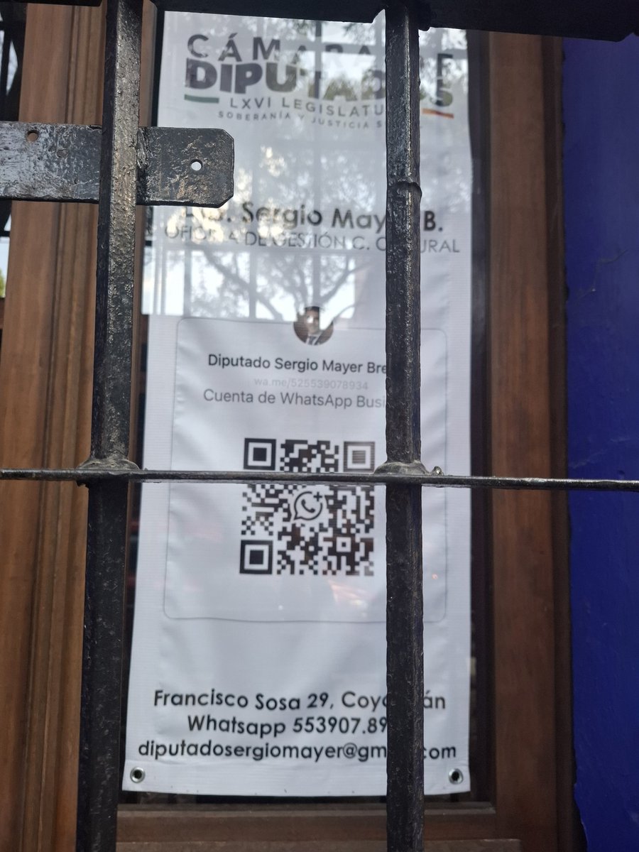 Fanvg28's tweet image. Por cierto, el bailarín exótico @SergioMayerb tiene su oficina en Francisco Sosa Coyoacán, cuánto nos costará? Y para lo que hace el wey! 🙄